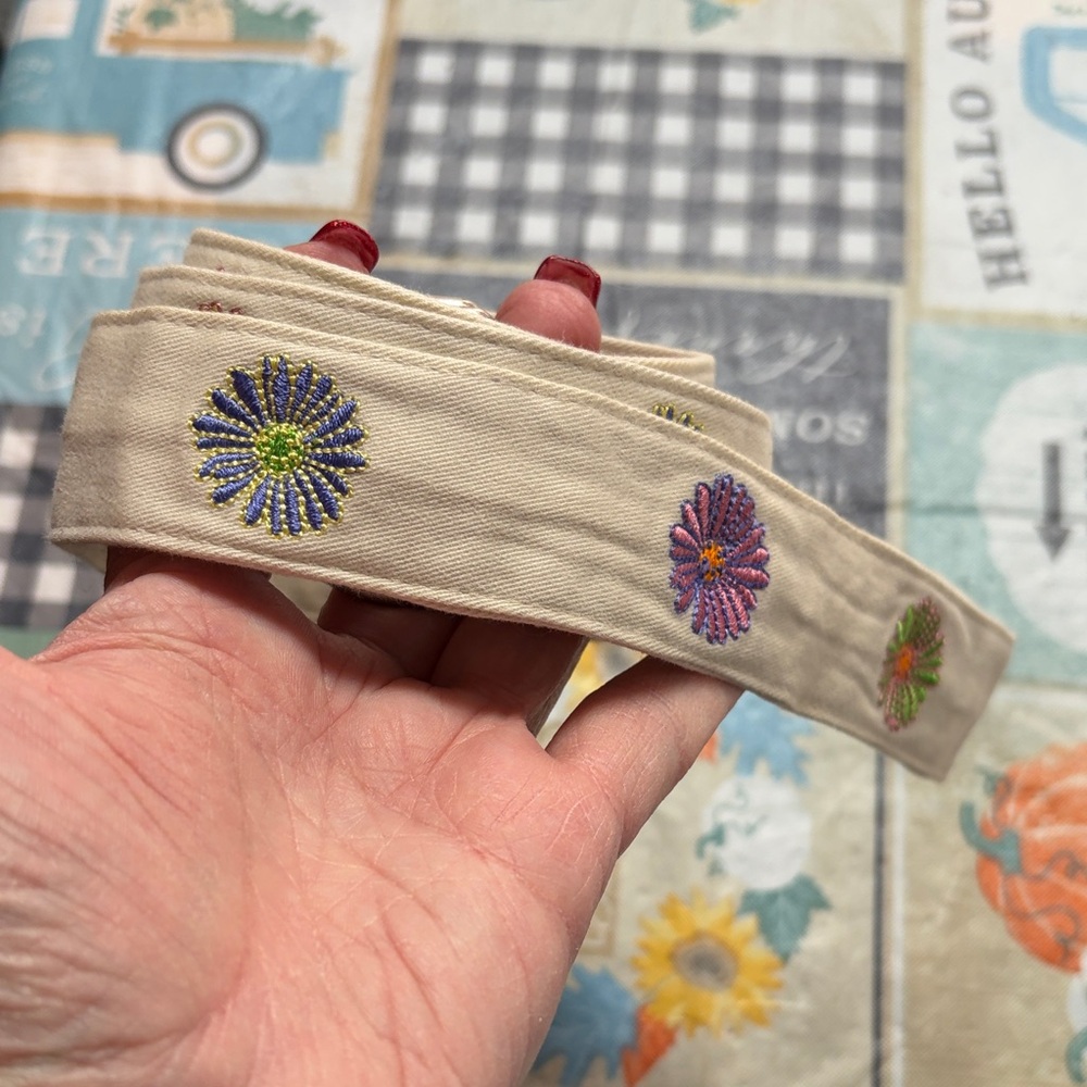 LL Bean D-Ring Floral Embroidery Belt Size S/M